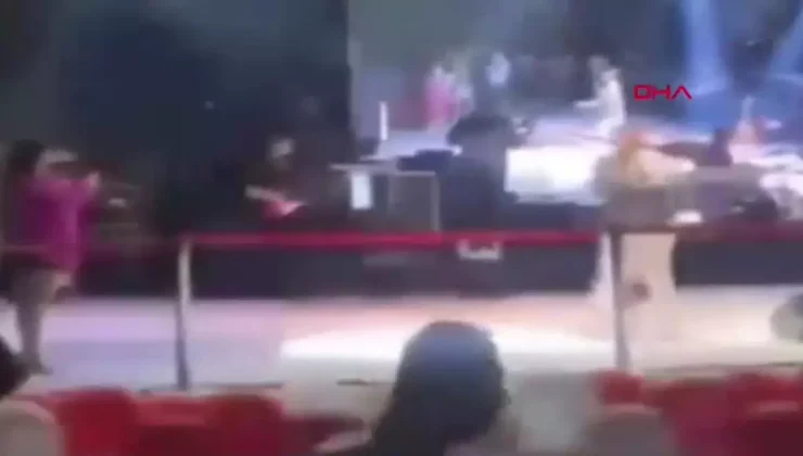 Depremzedeler İçin Düzenlenen Konserde Ferah Zeydan Sahnedeyken Düştü